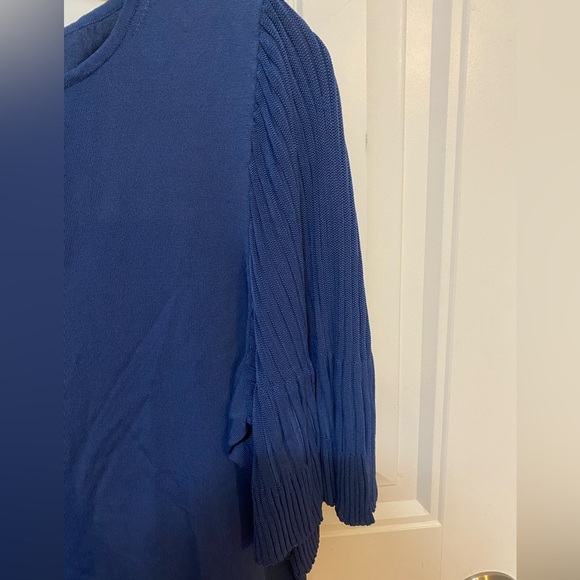 Carlisle Collection Blue short sleeve blouse with accordion sleeves - Picture 4 of 6